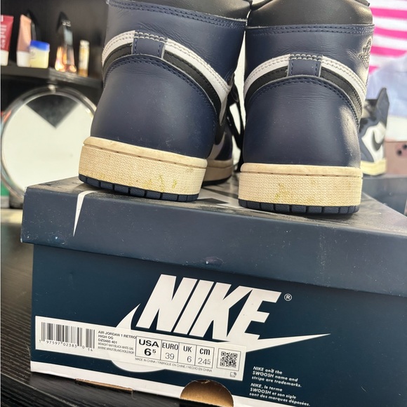 Nikes - Picture 3 of 4